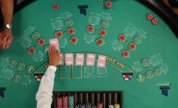 Chi tiết về cách chơi Casino Hold’em cho người nhập môn