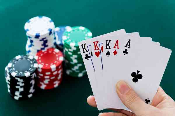 Chia sẻ bí quyết chơi khi có Cù Lũ trong Poker